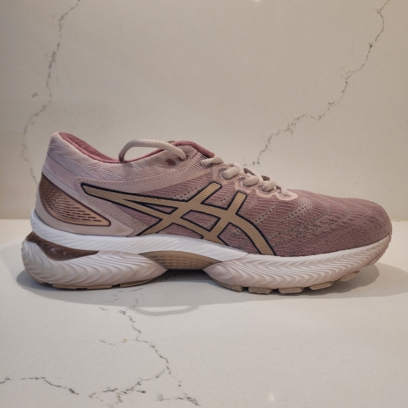 Asics Gel-Nimbus 22 Running shoes - Women's size 9. - Picture 2 of 10